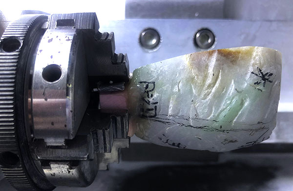 傳統(tǒng)手工玉石雕刻和數(shù)控玉石雕刻機的區(qū)別