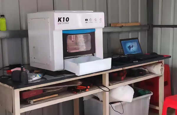 五軸小型數(shù)控雕刻機在加工方面要具備哪些技術