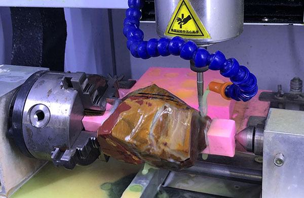 玉石精雕機(jī)的用途是什么？購買注意又那些？